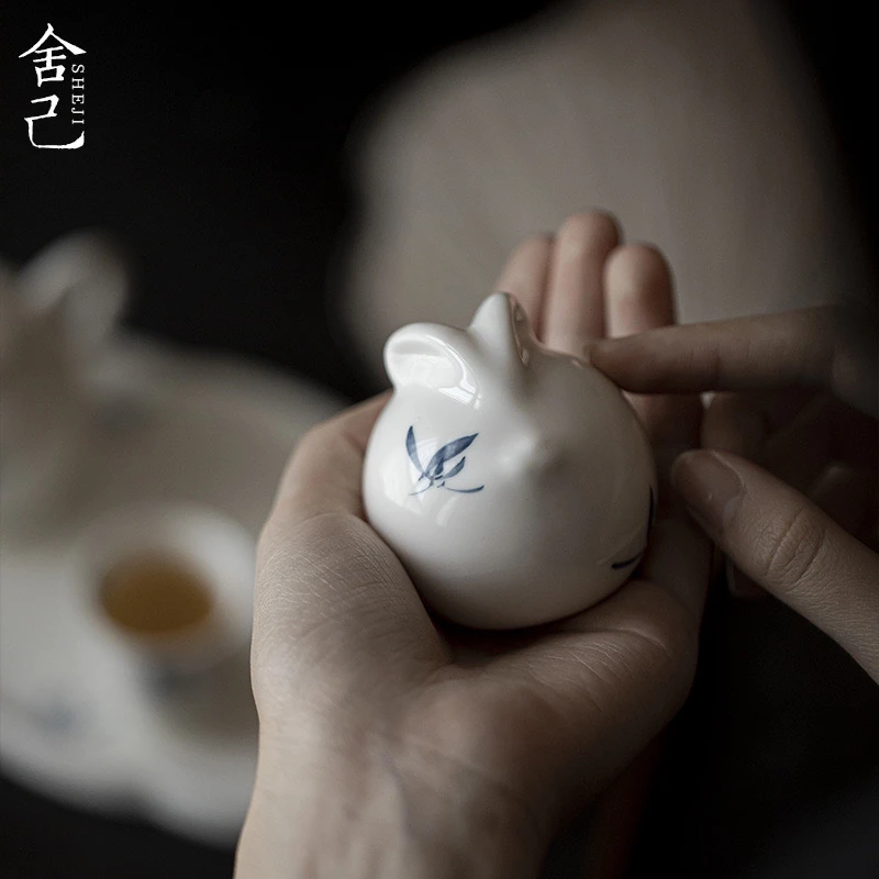 墨己 陶瓷摆件小兔子茶宠功夫茶具手绘秋水兰花茶席摆件茶宠