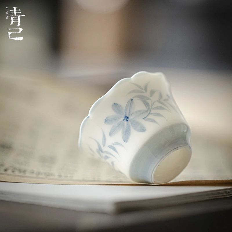 青己-玉瓷-椿花-秋瑞茶杯青花釉下彩手绘品茗杯家用容量30ml