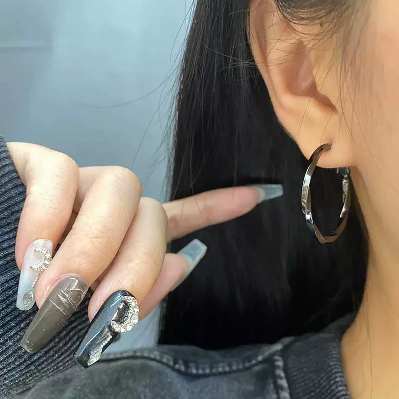 铜合金合成锆石耳饰 欧美冷淡风黑色水波纹素圈耳圈小众设计耳环