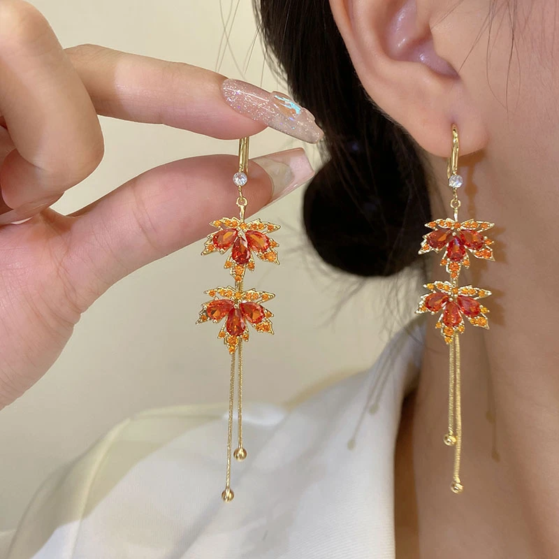 铜合金合成锆石耳饰 红色枫叶长款流苏耳环新年红复古民族风耳饰