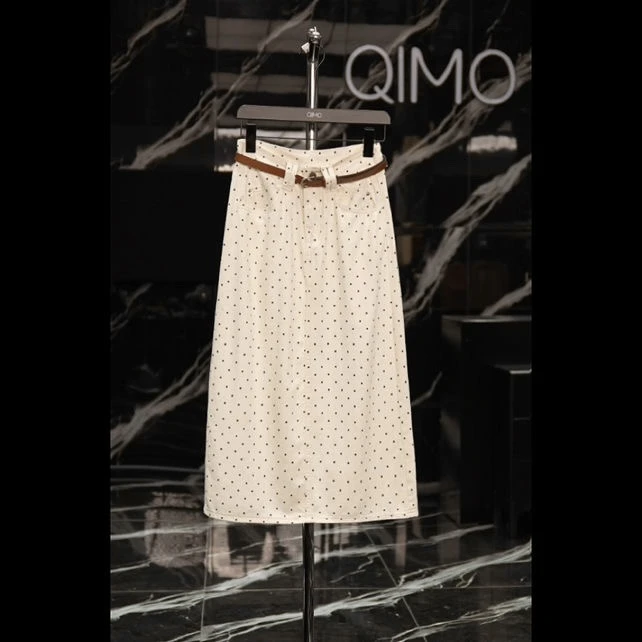 QIMO启茉（A615552#F波点牛仔半身裙（配皮带）杏色