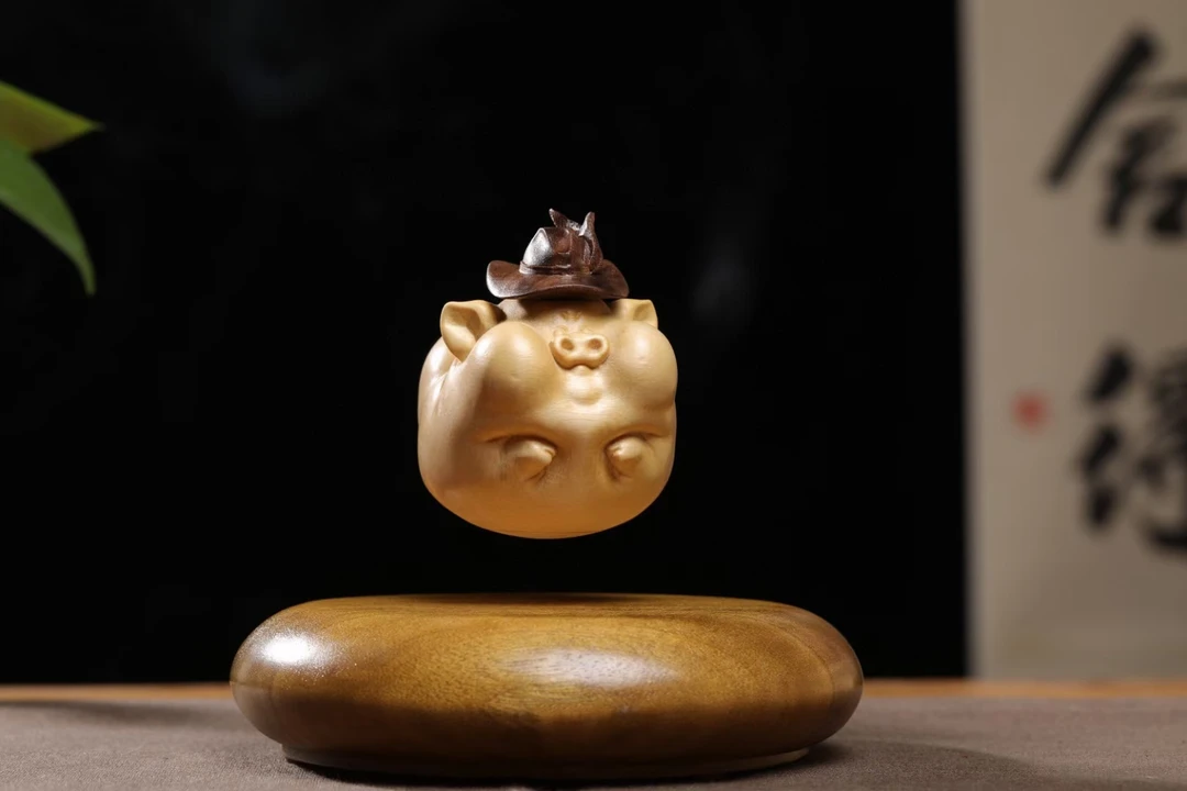 木雕文创磁悬浮原创设计生肖萌物文玩办公室家居摆件（富贵猪）