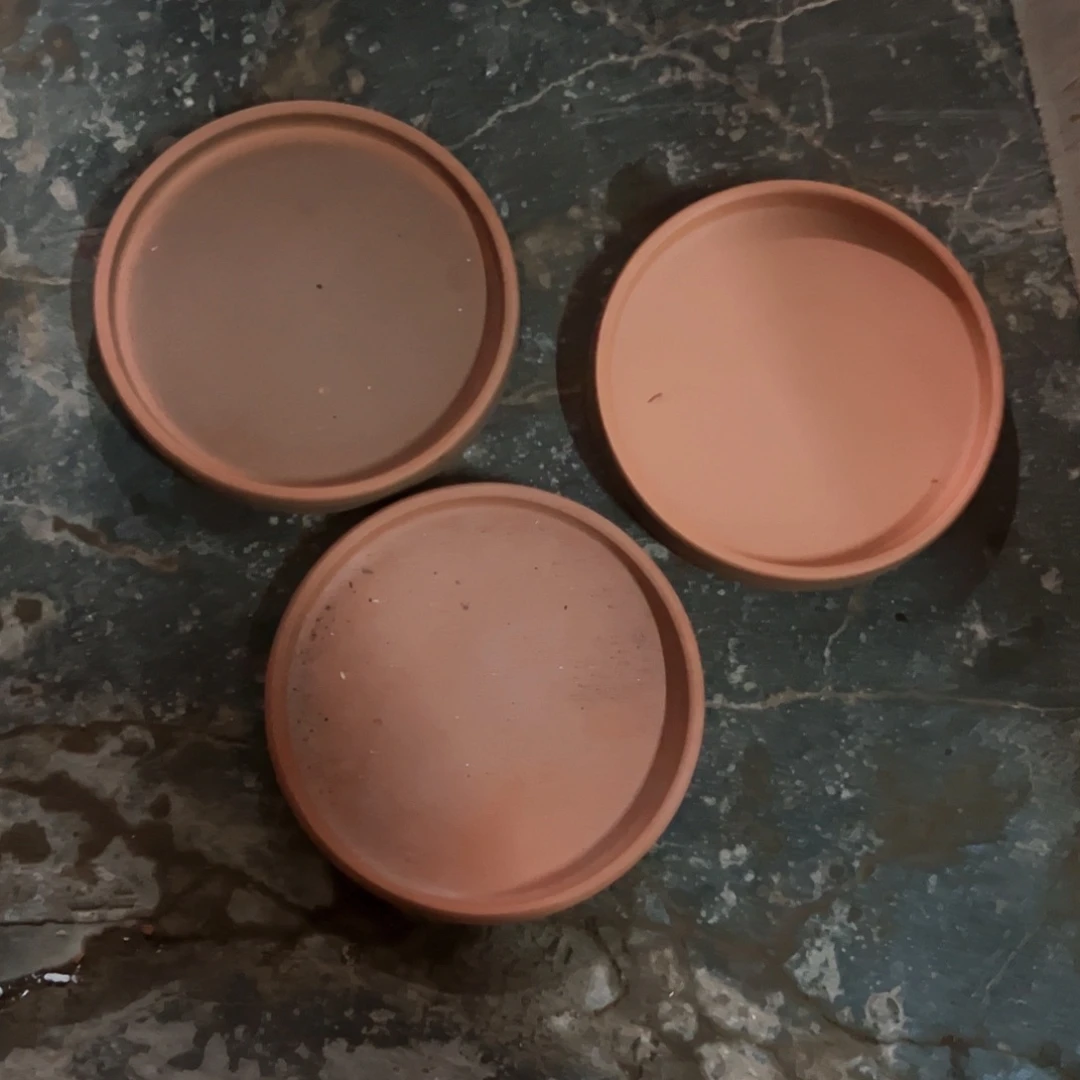 【闪购商品】红陶20CM以下瑕疵发黑托盘三只14cm