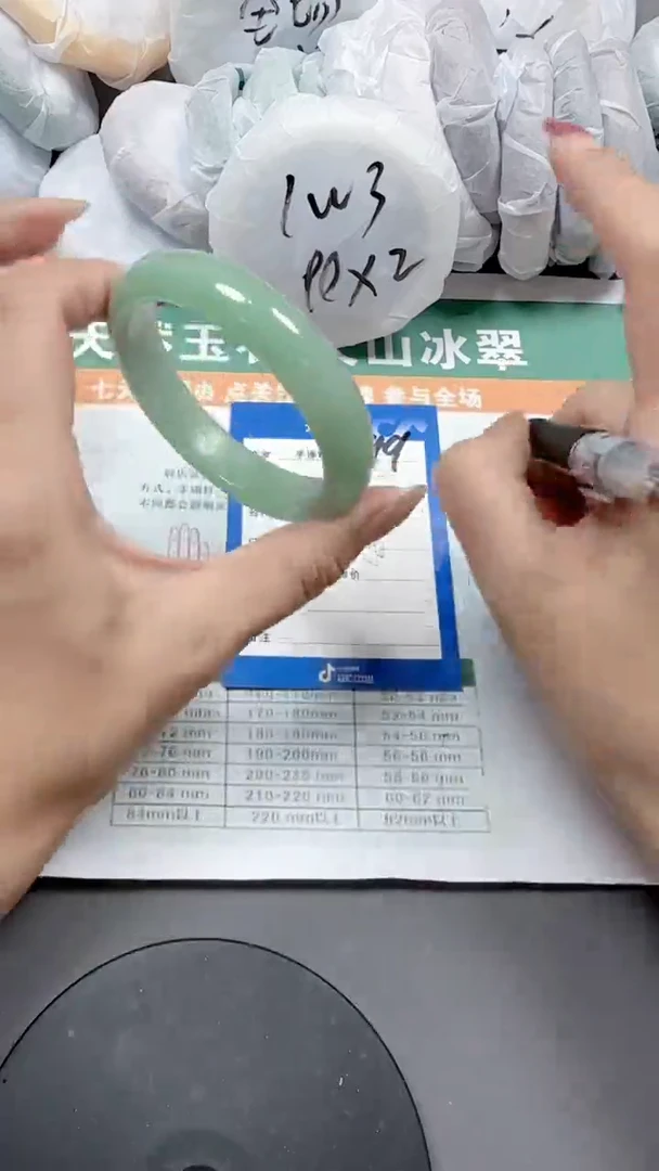 【闪购商品】石英质玉手镯未镶嵌99