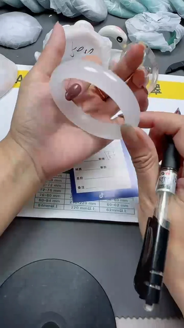 【闪购商品】石英质玉手镯未镶嵌113