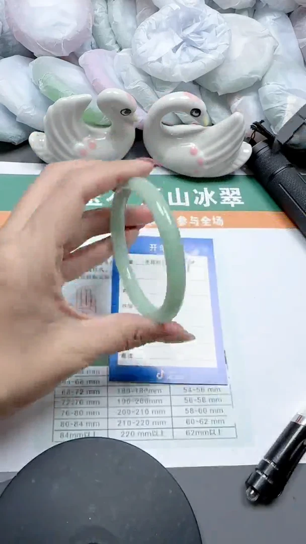 【闪购商品】石英质玉手镯未镶嵌34