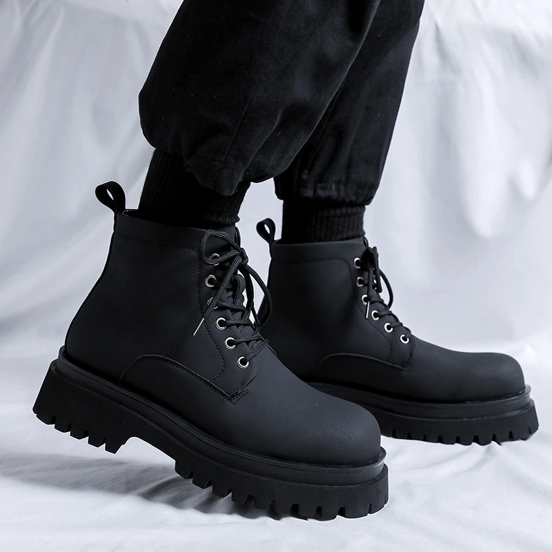 港风工装靴男潮流冬季新款帅气黑色机车短靴英伦风马丁靴70033-j