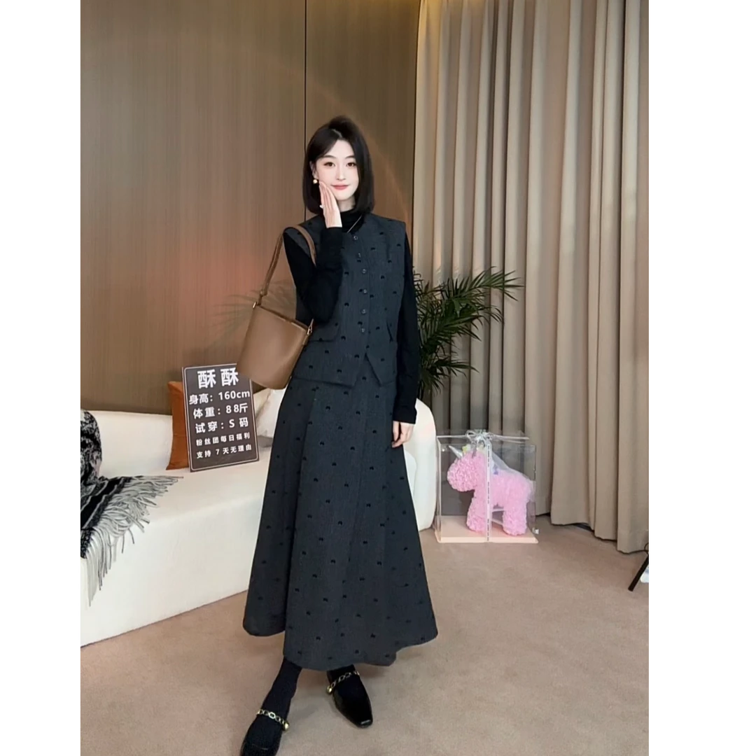 复古气质高级感套装女秋季外搭马甲遮肚藏肉半身裙三件套
