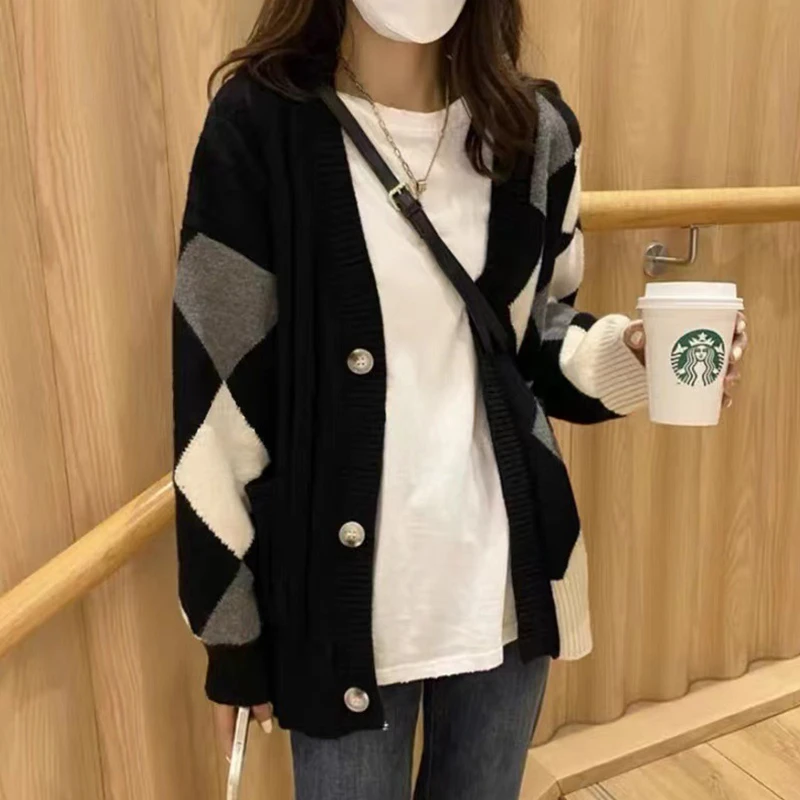 孕妇春秋季设计感菱格毛衣外套女新款慵懒风宽松时尚针织开衫上衣