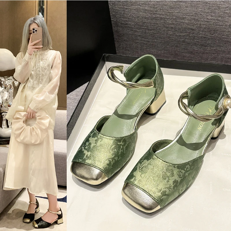 国风新中式绣花凉鞋女夏季2024新款百搭配裙子粗跟气质包头凉鞋潮