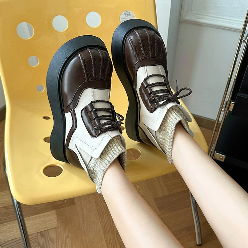 英伦风贝壳头厚底增高马丁靴女秋冬学院风百搭休闲配裙子袜靴短靴