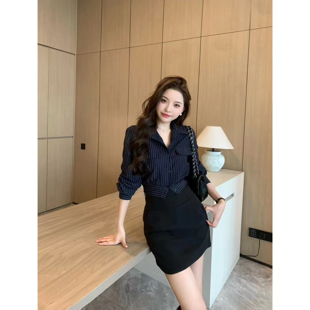 SZA【爱恋星光】秋季新款设计时尚洋气条纹衬衫高腰短裙套装A-1130