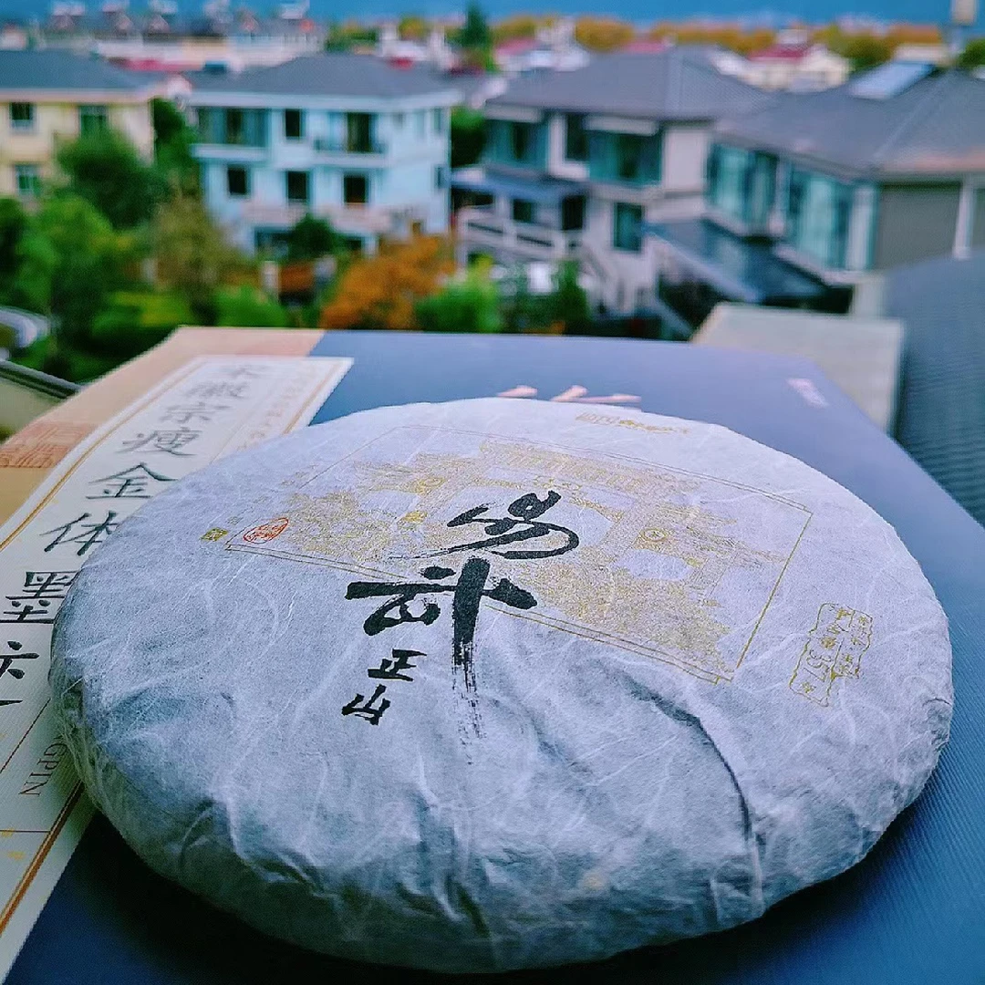 2010年易武正山普洱茶生茶饼茶357g