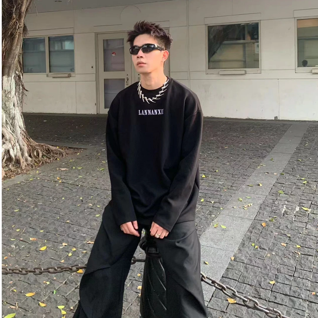 24秋冬垫肩圆领打底衫贴皮绣铆钉设计