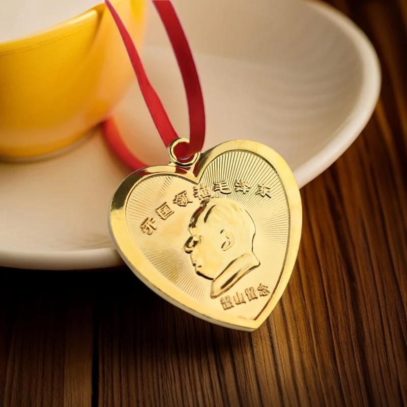 合金吊坠 毛主像吊坠项链毛爷爷挂坠直径4CM金色心形纪念品项坠