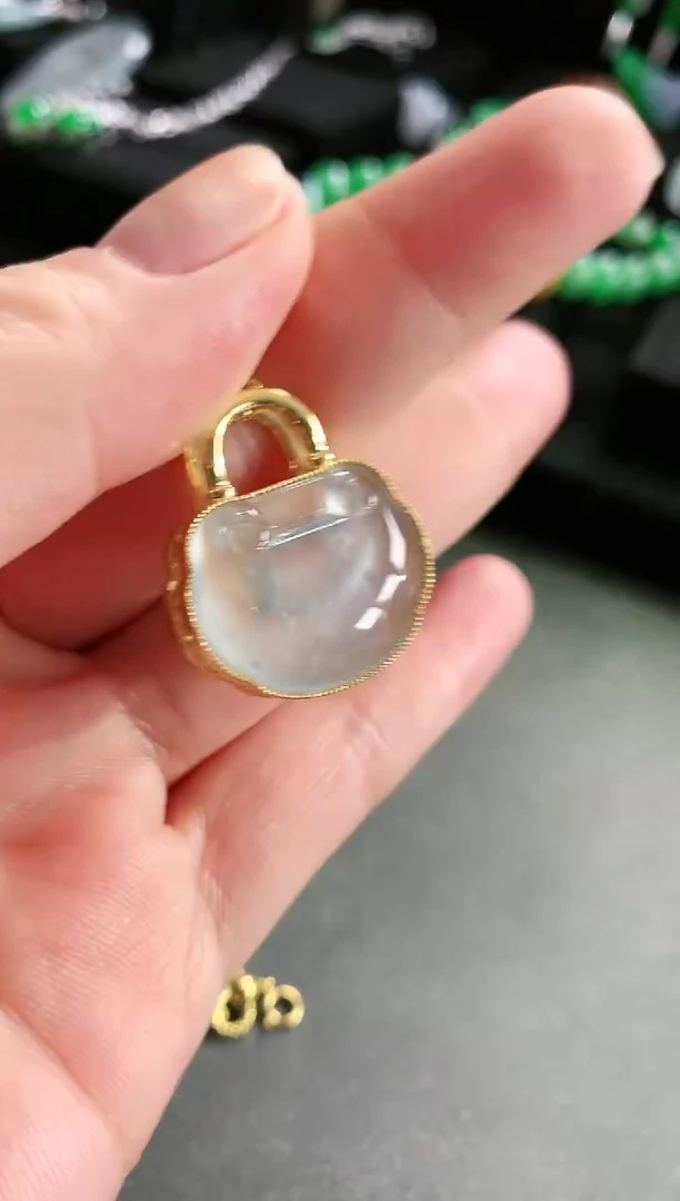 【闪购商品】翡翠吊坠(不含链)18K金镶嵌吊坠