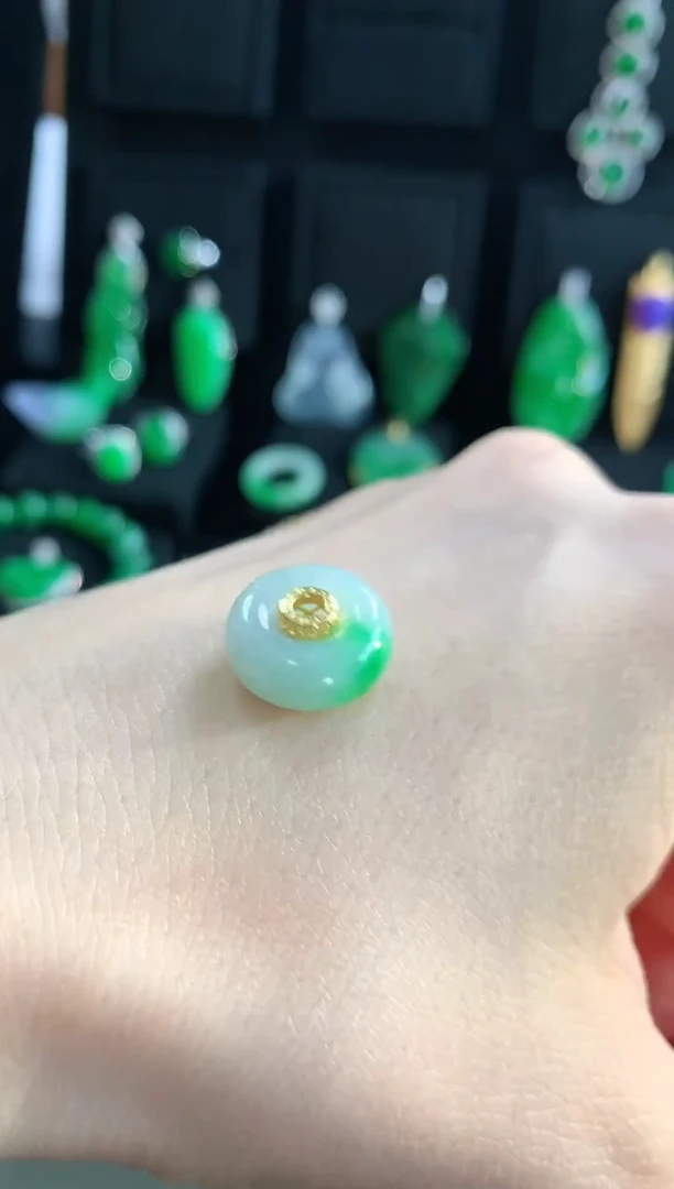 【闪购商品】翡翠吊坠(不含链)18K金镶嵌吊坠