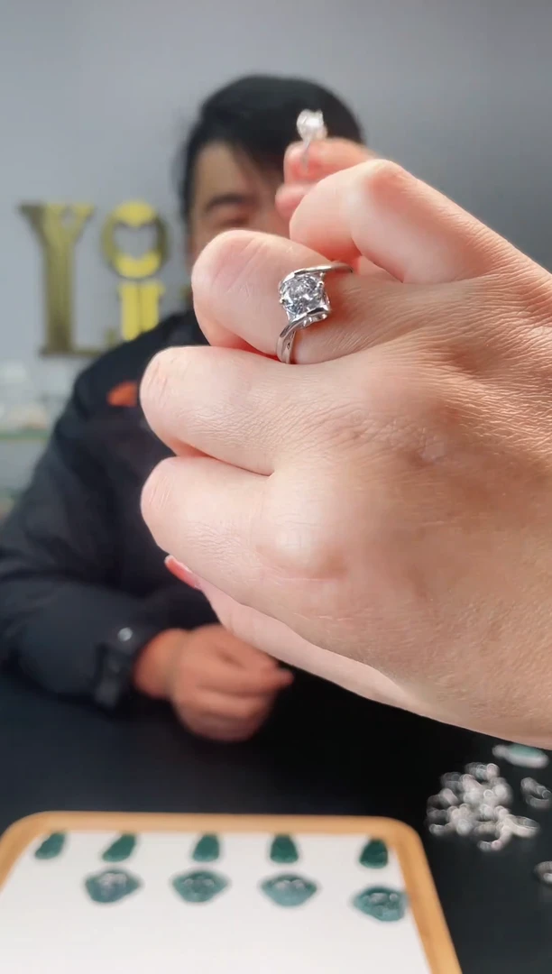 【闪购商品】合成碳硅石（莫桑石）戒指/指环足铂镶嵌莫桑钻