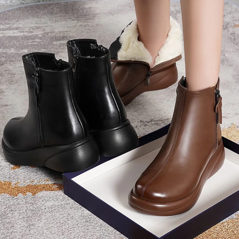 软皮时尚平底雪地靴女2024年新款冬季加绒防滑短靴子加厚保暖棉靴