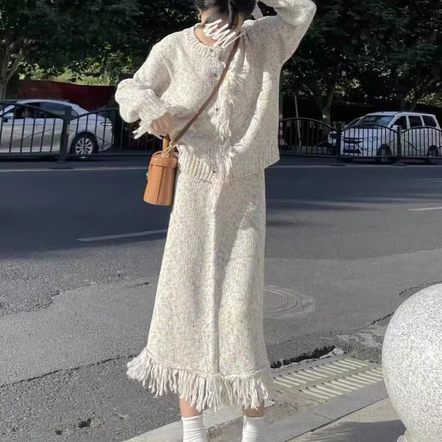 流苏针织套装女春季新款修身加厚设计感小众上衣中长款裙子两件套