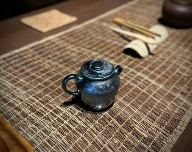 建水紫陶纯柴烧通体油亮小容量壶100cc