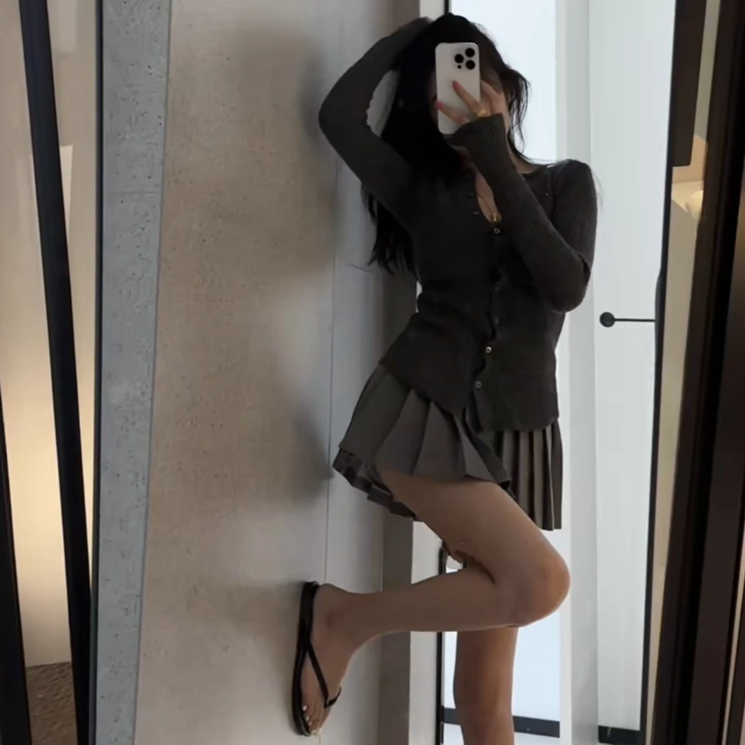 2023春季法式独特别致针织上衣打底开衫+百搭百褶裙