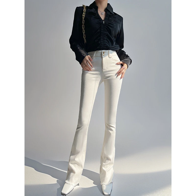 白色微喇牛仔裤女喇叭裤紧身修身显瘦裤子马蹄裤爆款高端秋冬新款