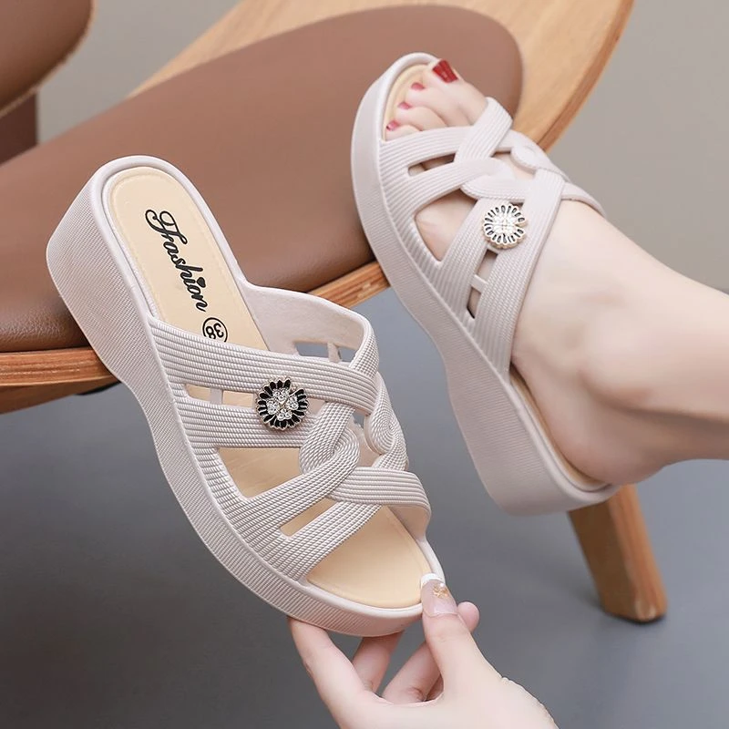 坡跟女士2024爆款超羊气高跟鞋粗跟家居浴室洗澡防滑夏季外出凉拖