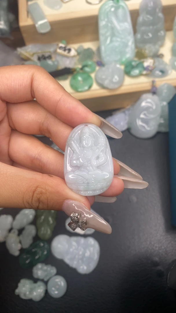 正品天然翡翠虚空藏菩萨吊坠
