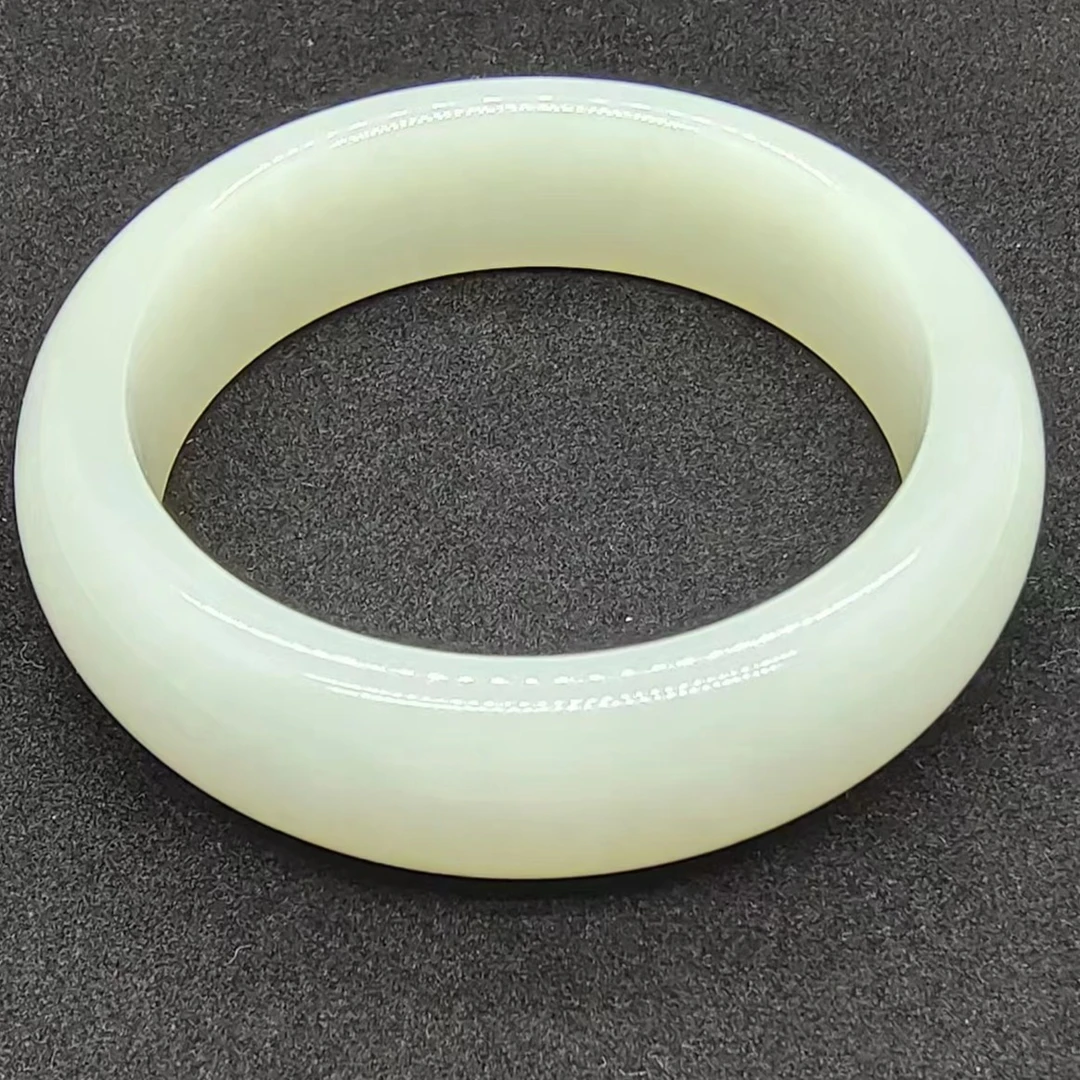 和田玉且末老料手镯女款气质时尚精美百搭简约