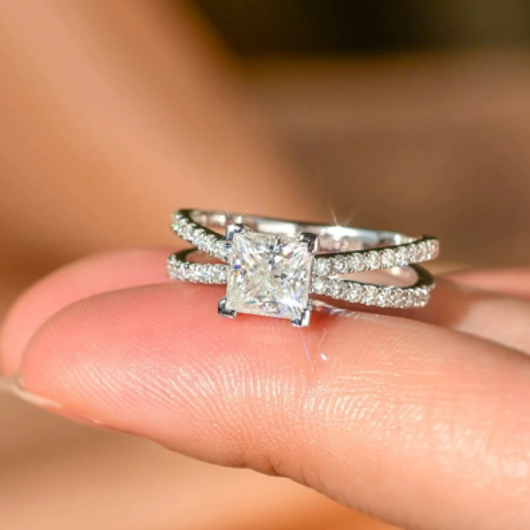 925银莫桑石银制品 （双臂微镶公主方钻）轻奢奢华镶钻镶嵌时尚精致