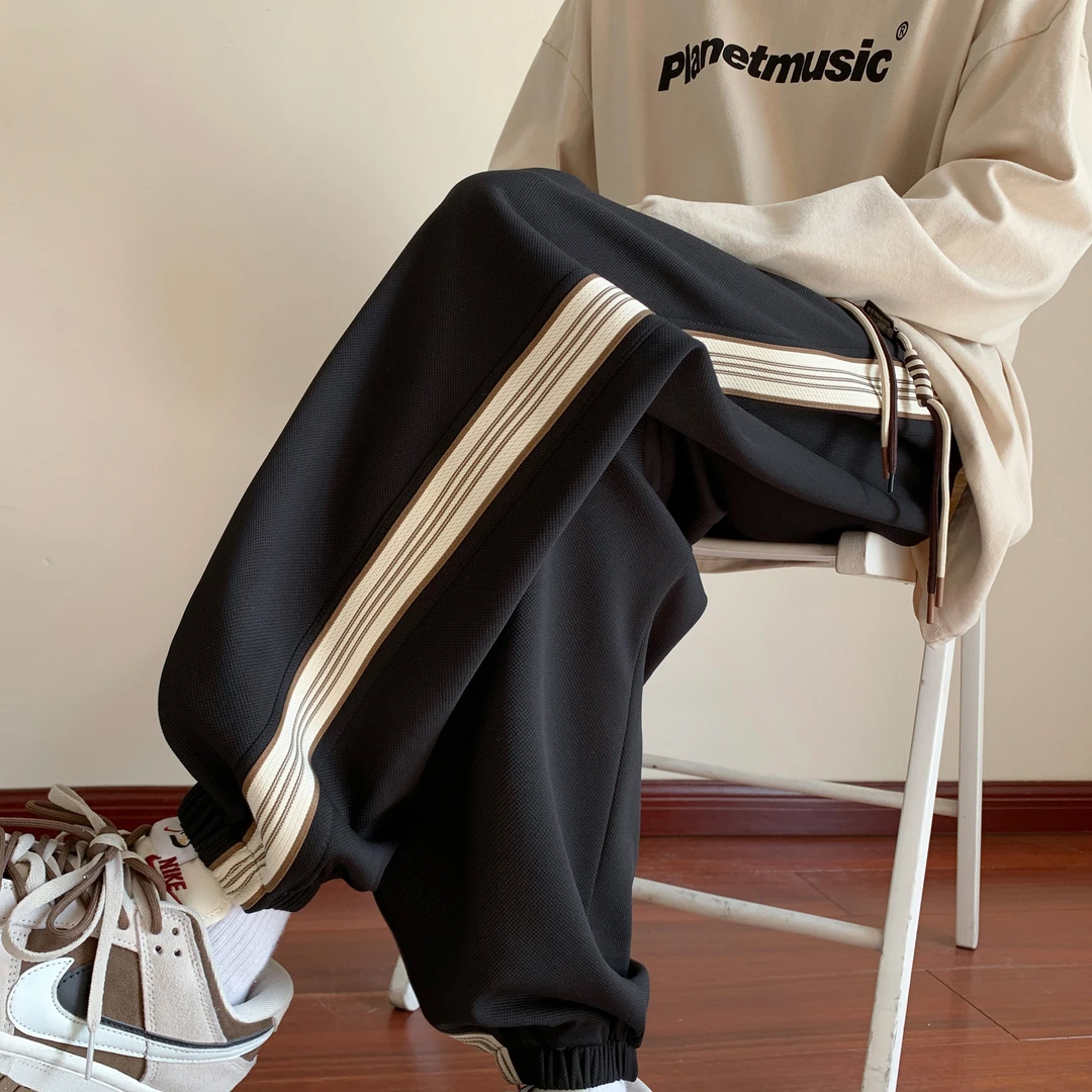 休闲裤男港风春秋季新款宽松百搭潮流贴标拼接条纹休闲运动裤男生