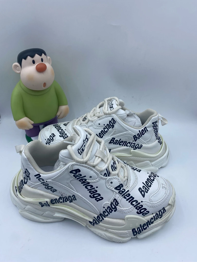 Balenciaga巴黎世家Triple S系带低帮老爹鞋黑白 全新/原盒/37码/