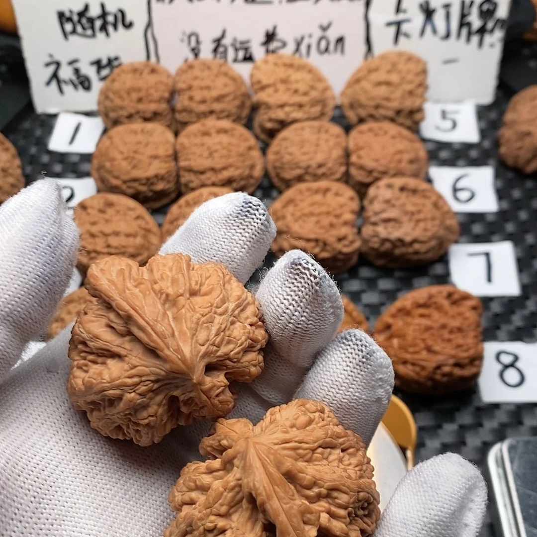 文玩核桃吊坠粗筋鹰嘴44