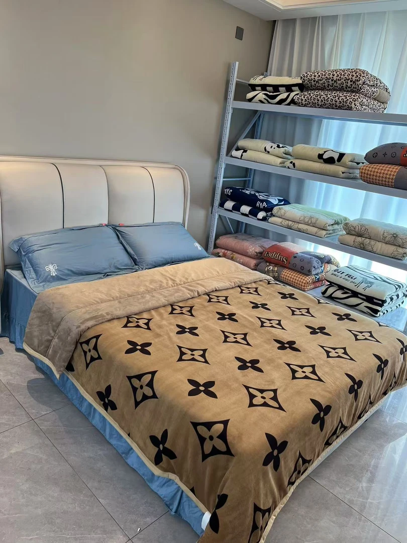 2米*2.3米双面绒老花印花款加厚高端被子机洗双人冬被