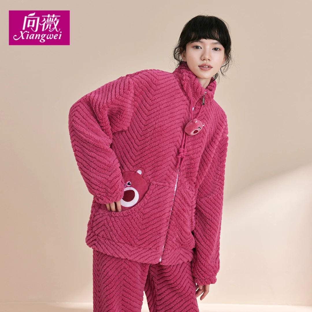 卡通女士可外穿秋冬季家居服法兰绒拉链立领莓莓熊睡衣套装