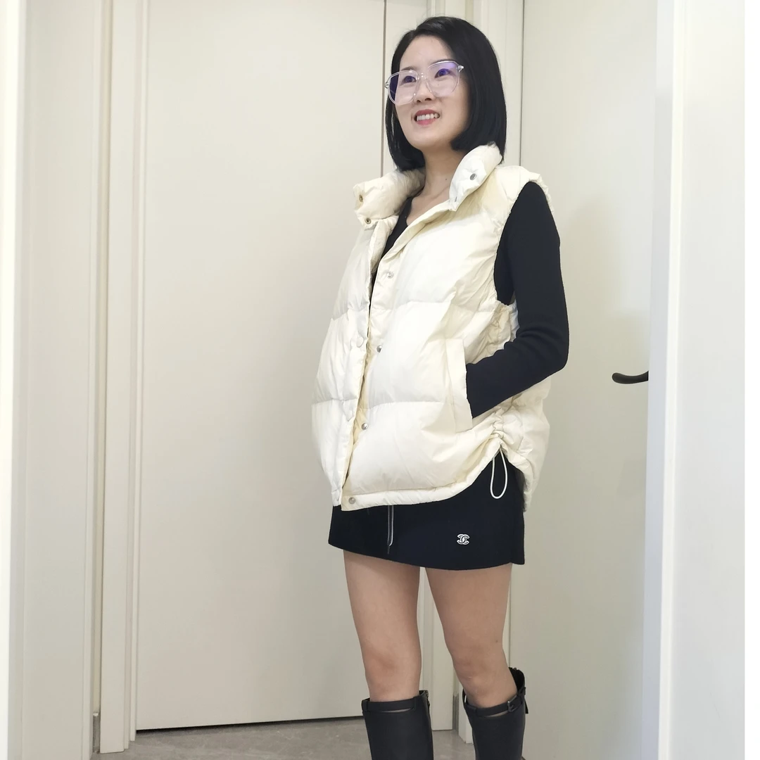 依欣源新款90%白鸭绒短款马甲女款宽松外穿小个子秋冬保暖羽绒服
