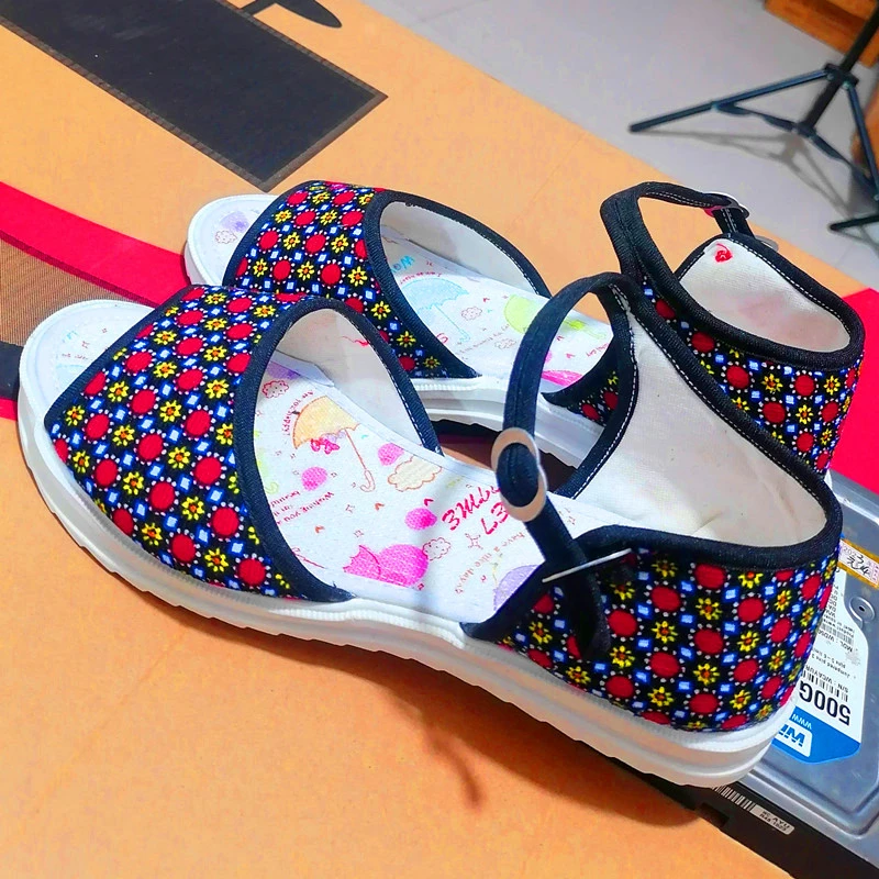 民族风刺绣凉鞋女夏季复古露趾绣花鞋妈妈鞋老北京布鞋防滑软底