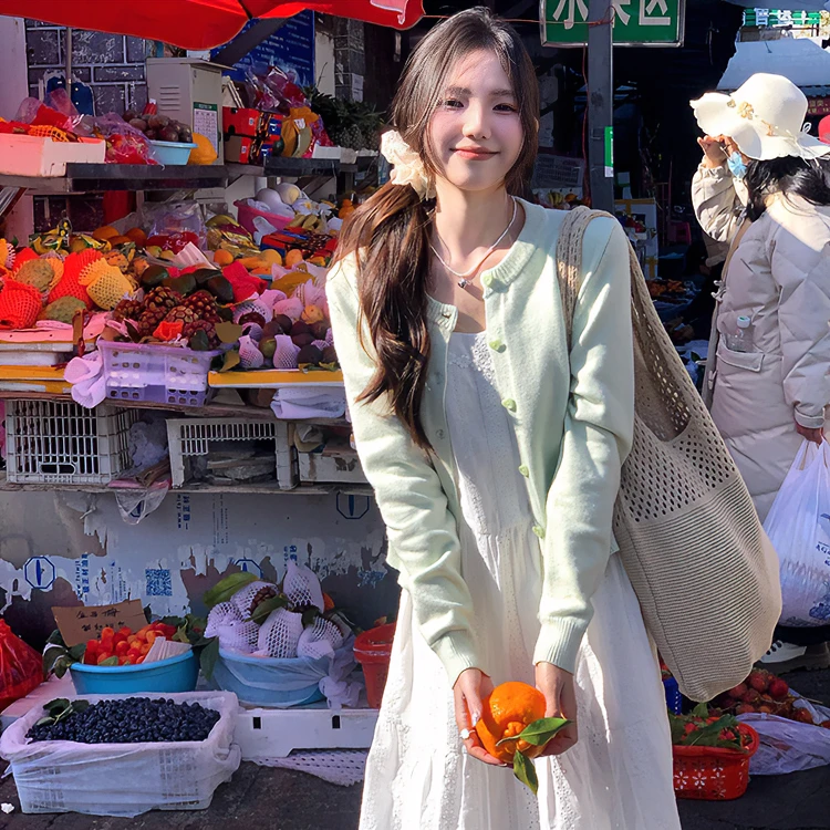 2025秋季新款圆领单排扣针织开衫休闲设计感显瘦百搭长袖针织上衣