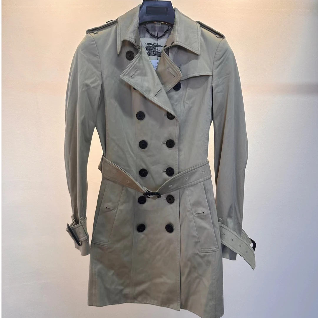 BURBERRY/博柏利 卡其色 翻领双排扣风衣女款 UK6码 成色很好