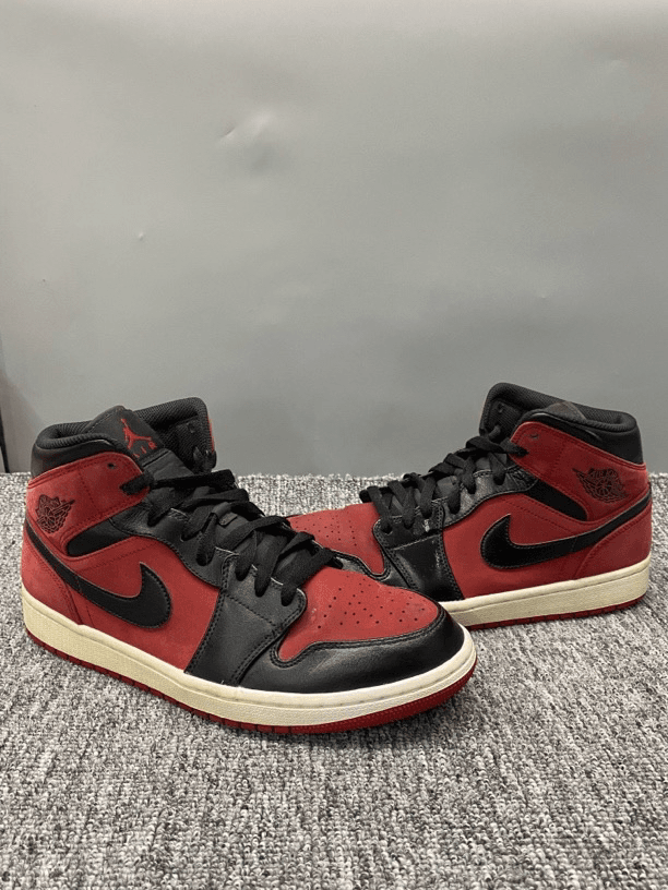 44码 耐克 aj1 小禁穿 黑红 中帮 复古篮球鞋 公价 1669