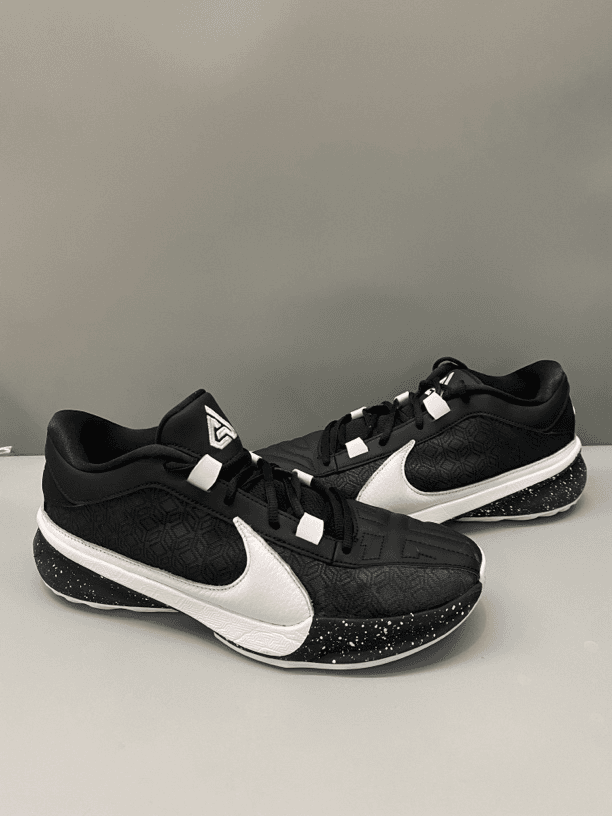 44.5码 耐克 Air zoom freak 5 低帮 篮球鞋 黑白