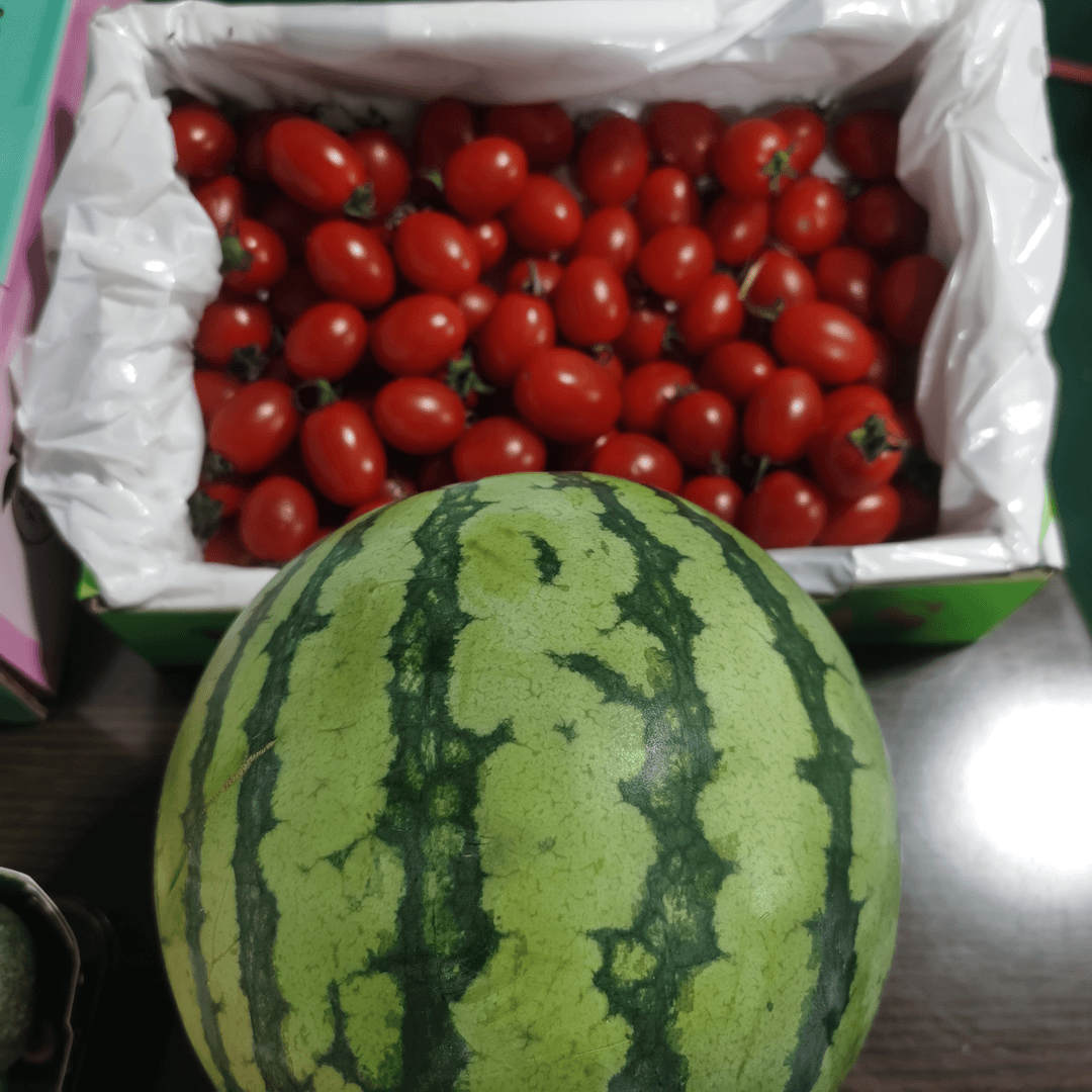 美都西瓜1颗（约5.5斤左右）+千禧1箱