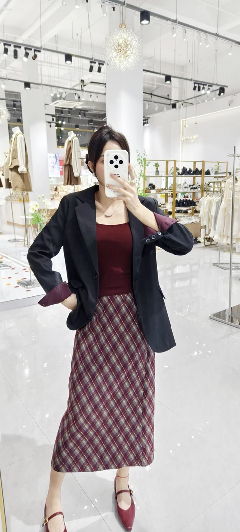 高级感黑色小西装外套女短款小个子早秋设计感西服女上衣时尚气质