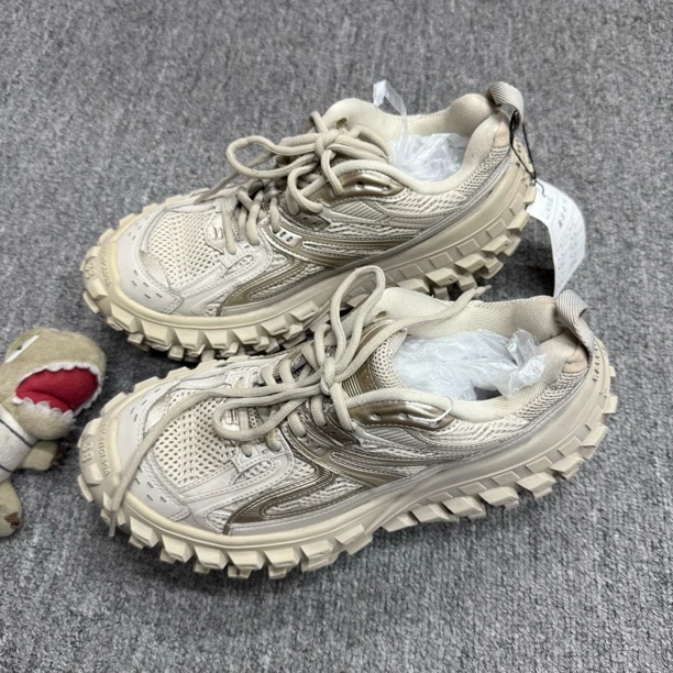 95新 Balenciaga/巴黎世家 灰色轮胎鞋/38码