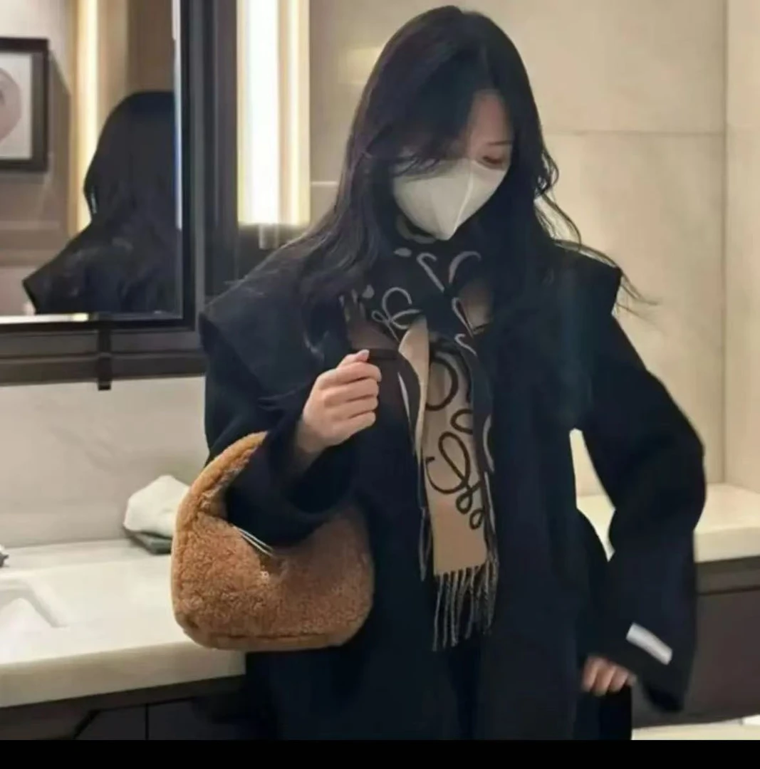 內蒙古厂家直邮双面羊绒黑色高级感围巾披肩两用冬季保暖百搭围脖