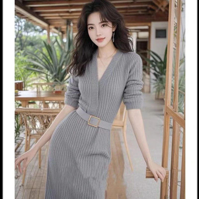 灰色v领针织连衣裙女2024新款秋季轻奢高级感大方得体的裙子收腰