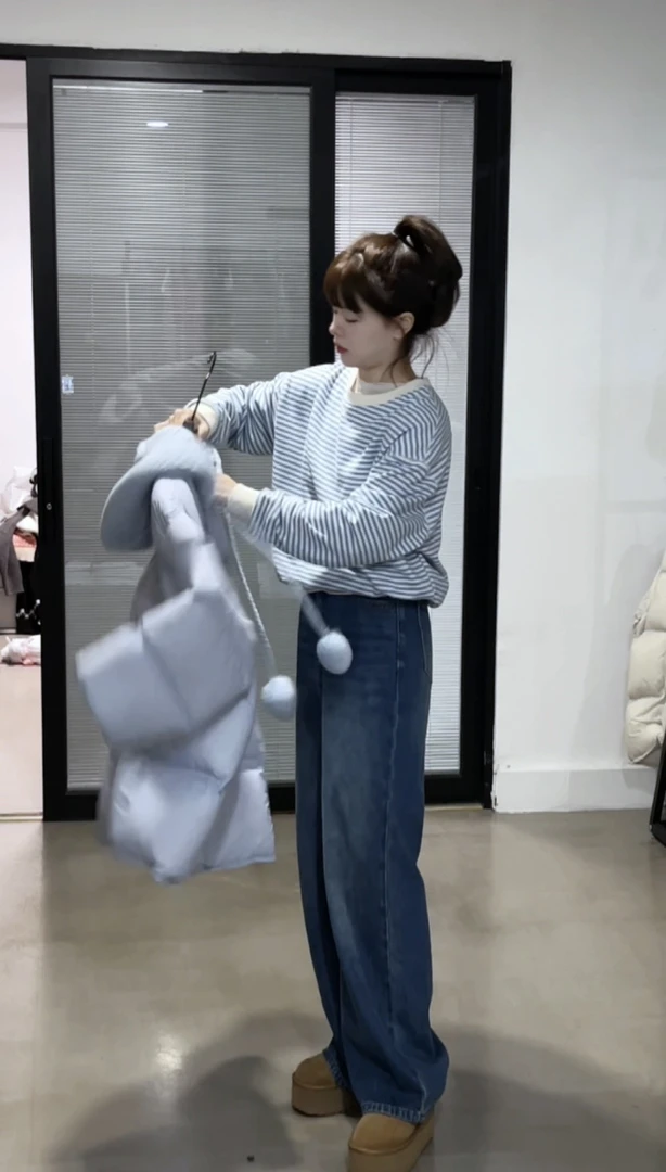 奶杏色拼接蓝色条纹不加绒卫衣内里毛圈  1600