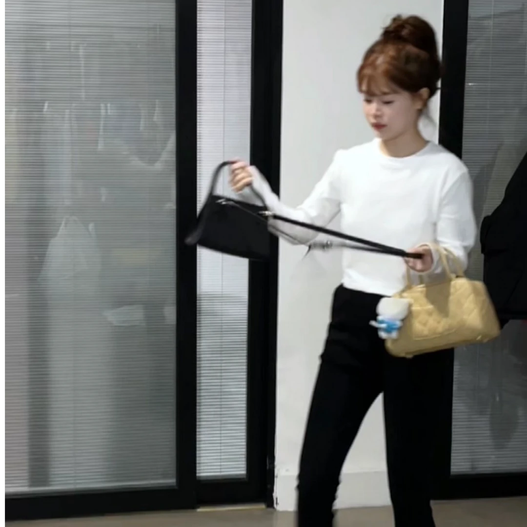 白色磨毛圆领长袖打底 3375