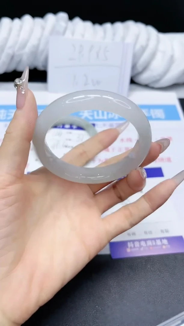 【闪购商品】石英质玉手镯未镶嵌125/58
